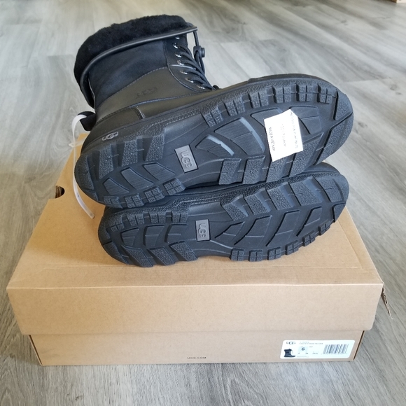 UGG Kids Butte II Toggle Tall Snow Boot - Picture 6 of 9